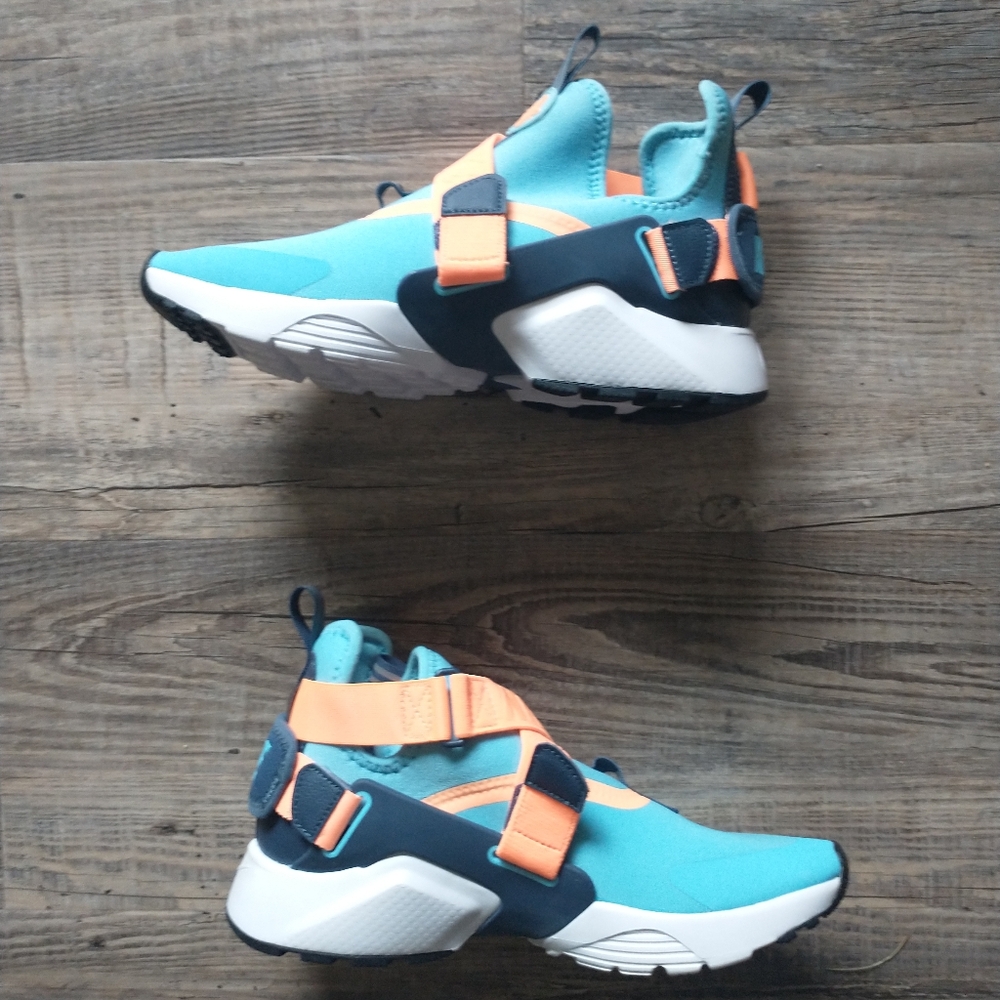 Nike - Picture 2 of 2